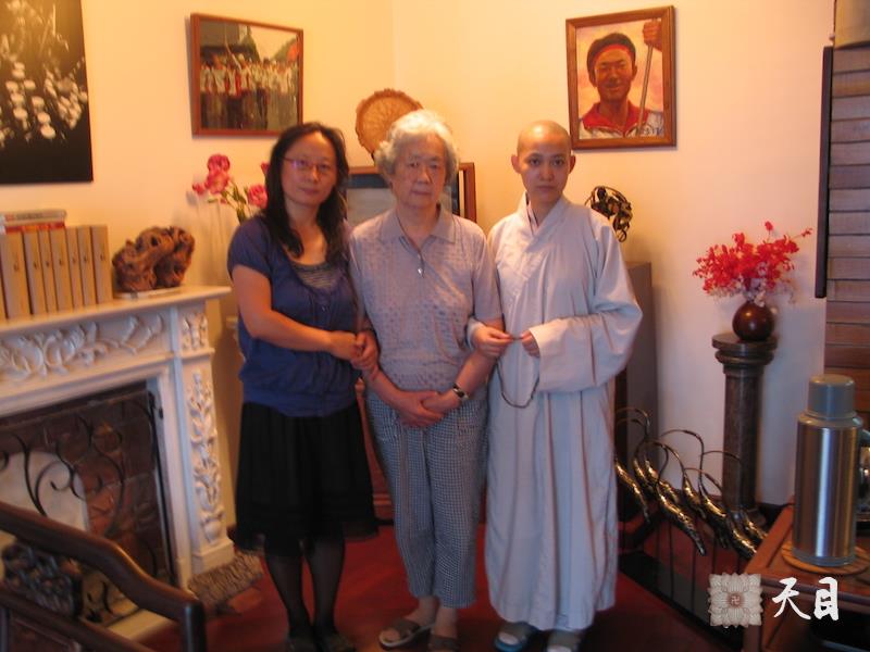 20090917果实法师在北京和许评修前往丁子霖女士家中探望丁子霖夫妇