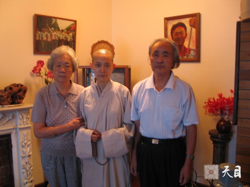 20090917果实法师在北京和许评修前往丁子霖女士家中探望丁子霖夫妇