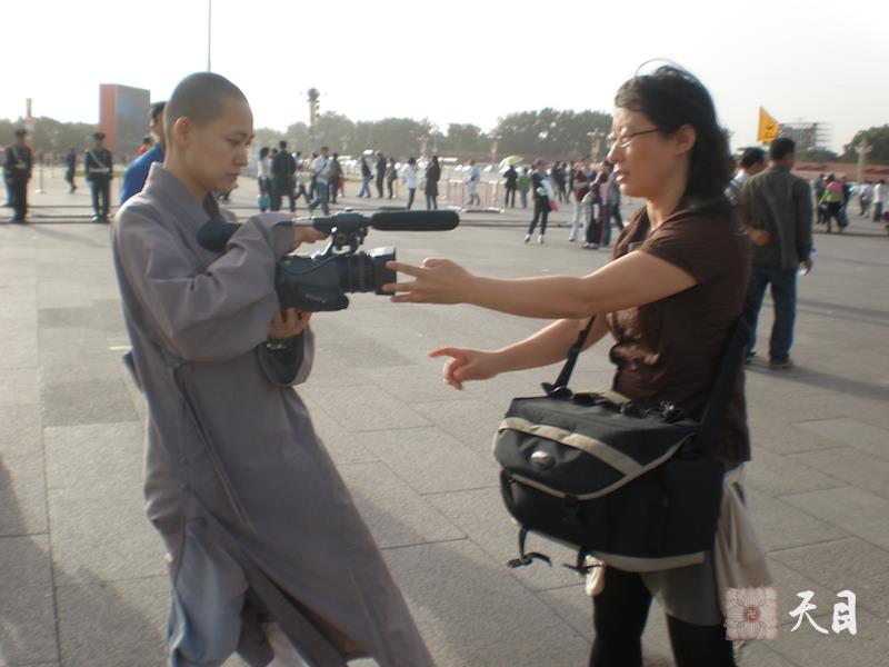 20090920果实法师果涵居士许评修同游北京天安门2