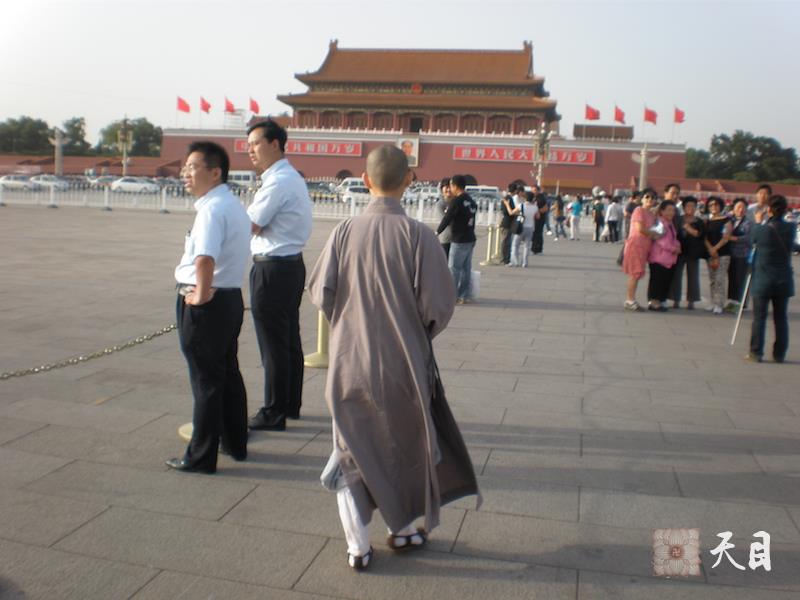 20090920果实法师果涵居士许评修同游北京天安门1