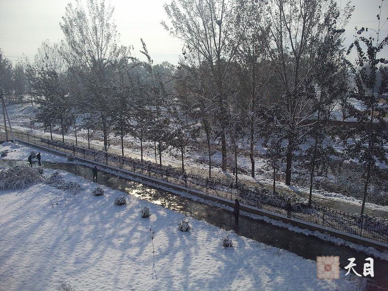 20091102、10果实法师拍摄北京小汤山佛堂阳台外景