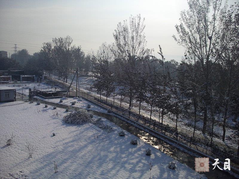 20091102、10果实法师拍摄北京小汤山佛堂阳台外景