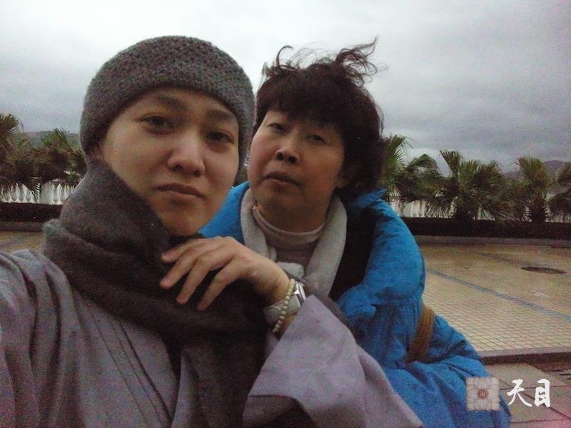 20100415果实法师应邀到福州弘法和常阳居士自拍合影