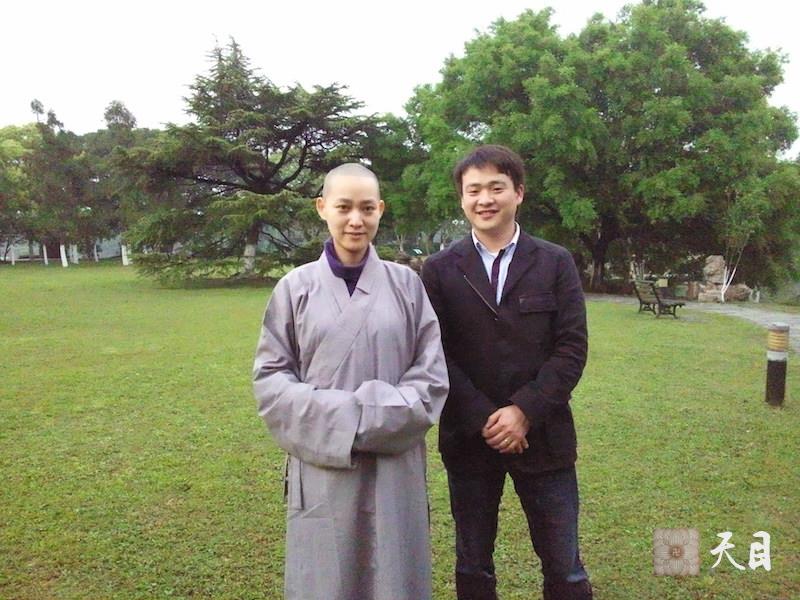 20100426果实法师带领常阳李云涛范张达等信众在温州江心屿江心寺