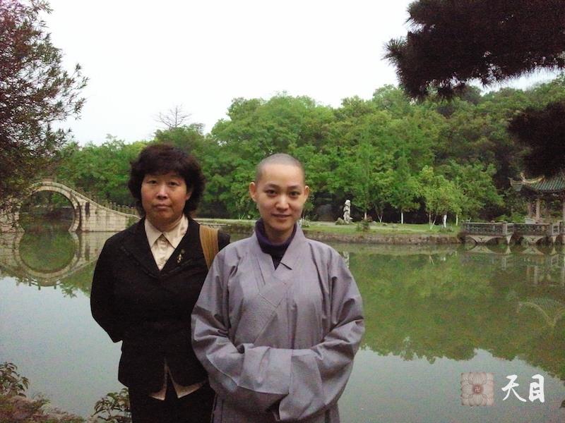 20100426果实法师带领常阳李云涛范张达等信众在温州江心屿江心寺