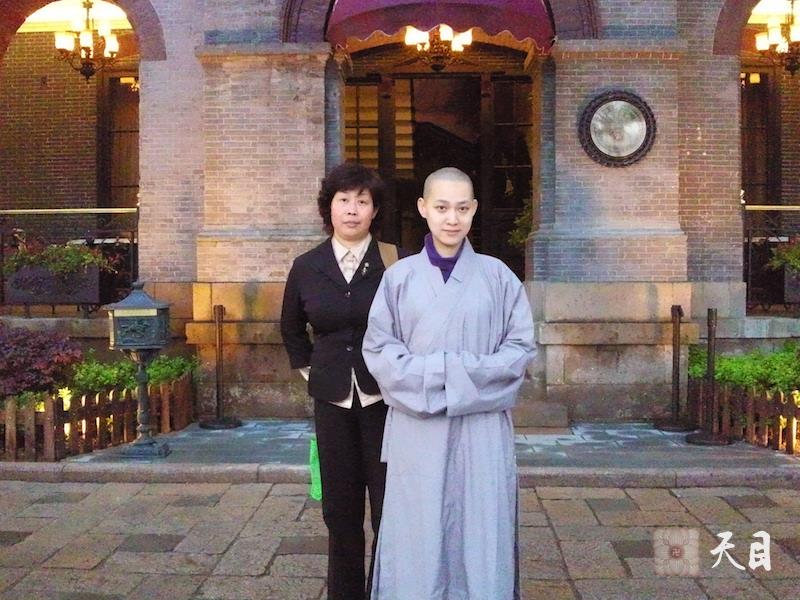 20100426果实法师带领常阳李云涛范张达等信众在温州江心屿江心寺