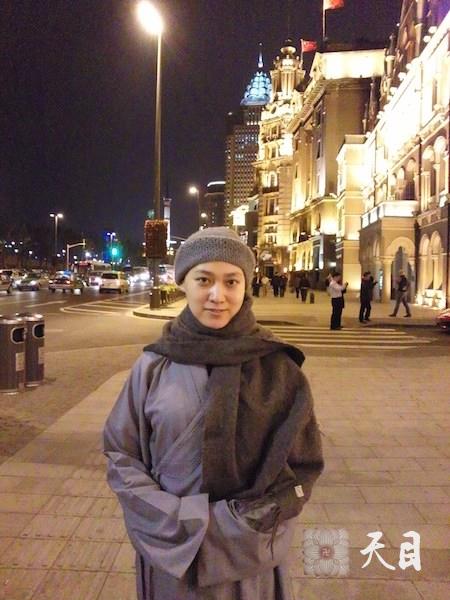 20100513果实法师和常阳居士在上海外滩