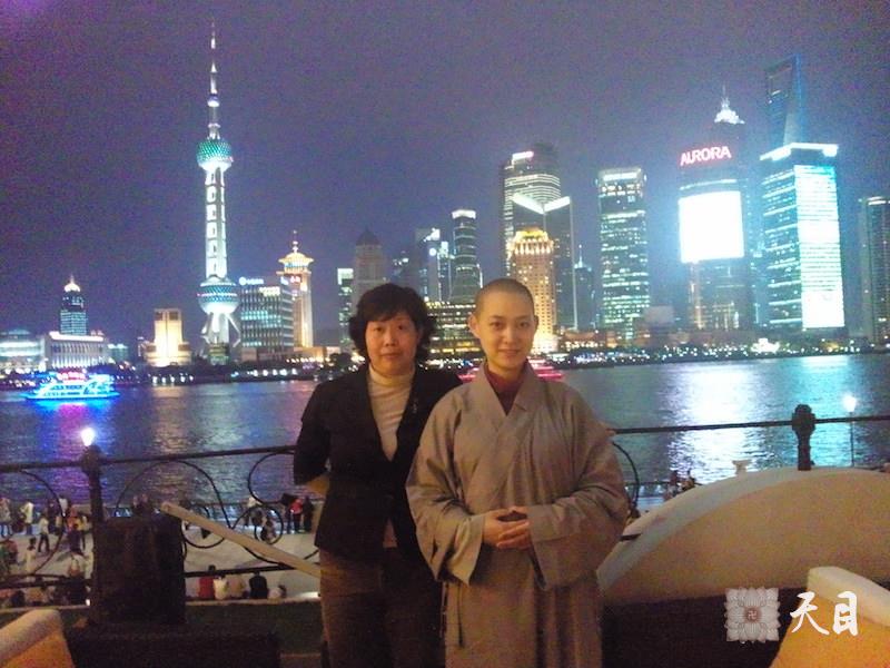 20100517果实法师和常阳居士在上海外滩