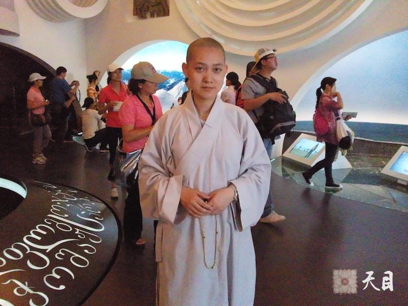 20100524果实法师带领常阳居士张丽居士游览上海世博会在约旦卡塔尔马其他巴勒斯坦馆