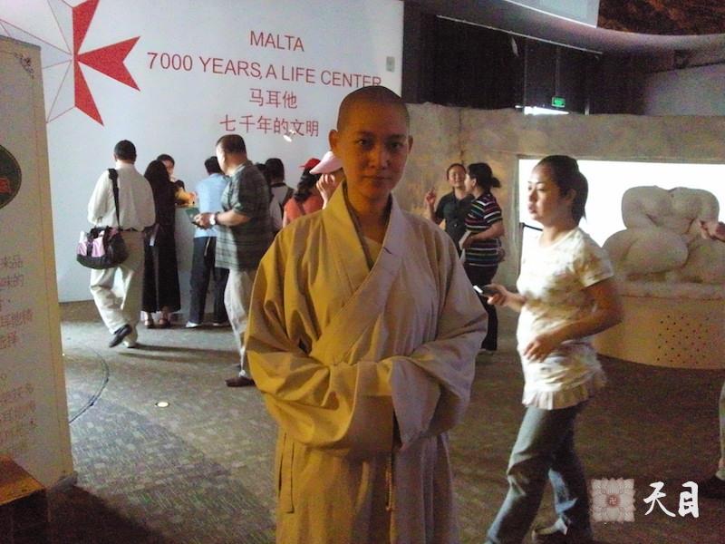 20100524果实法师带领常阳居士张丽居士游览上海世博会在约旦卡塔尔马其他巴勒斯坦馆
