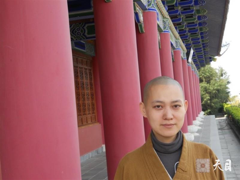 20120403果实法师带领果愿果丽常真居士在云南大理崇圣寺参学2