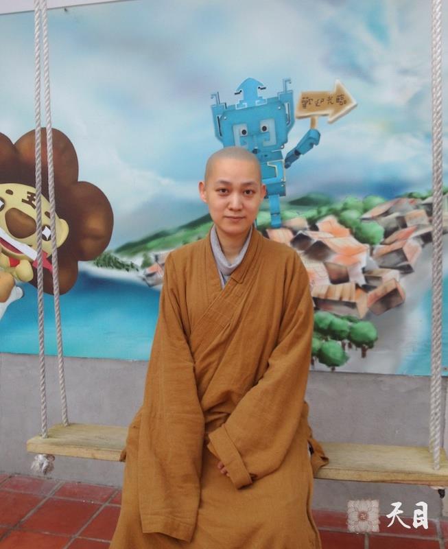 20140411果实法师在常净居士护持下游台南安平老街