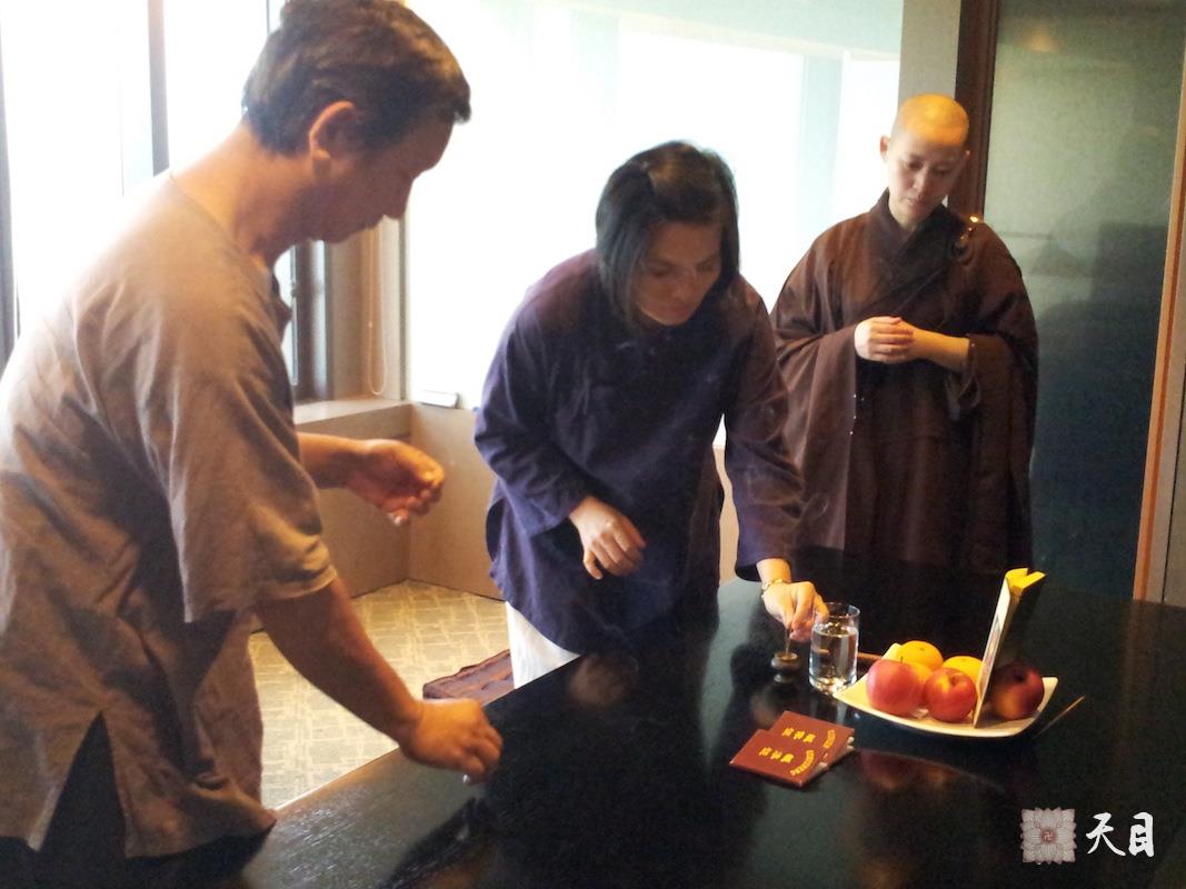 20140413果实法师在台南香格里拉给常净常富居士皈依