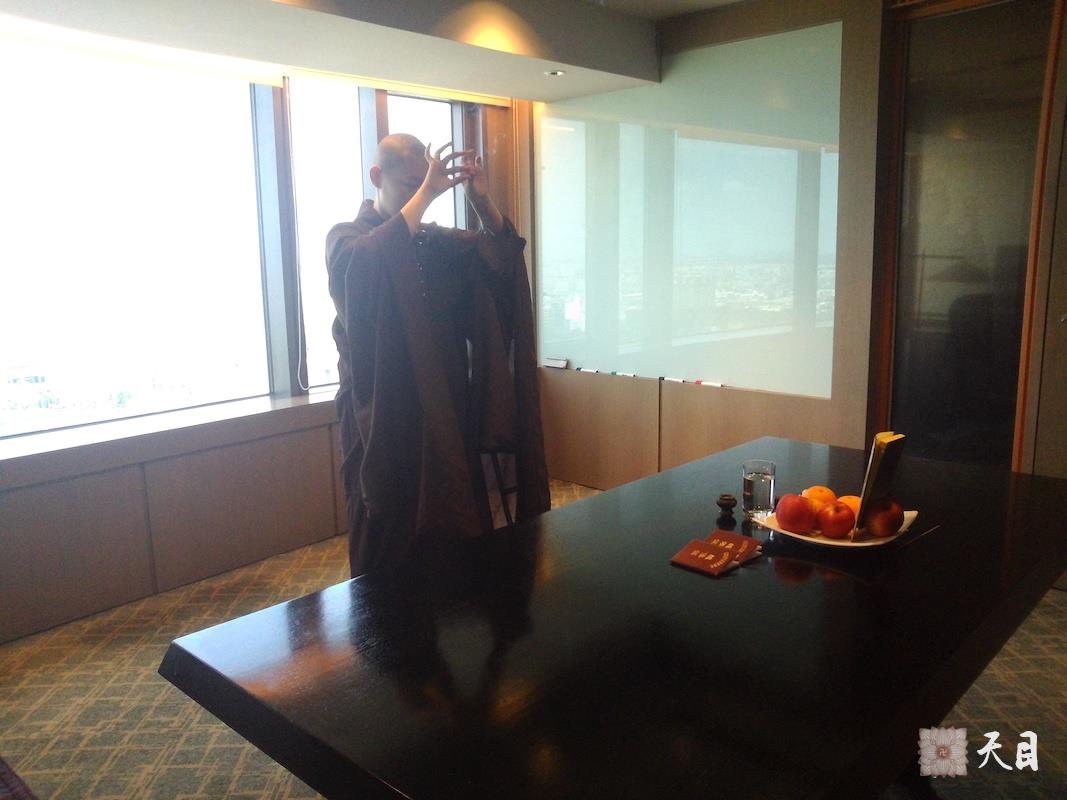 20140413果实法师在台南香格里拉给常净常富居士皈依