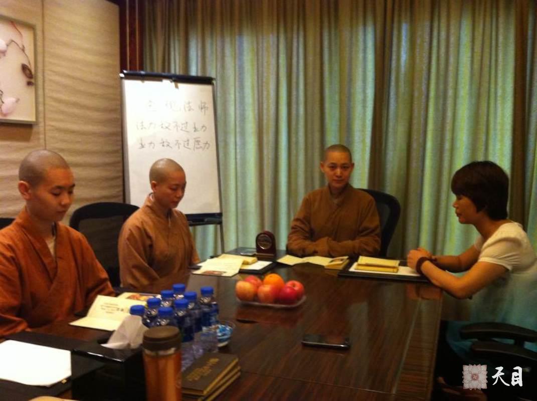 20140524果实法师继续广州讲经给信众无畏布施表法