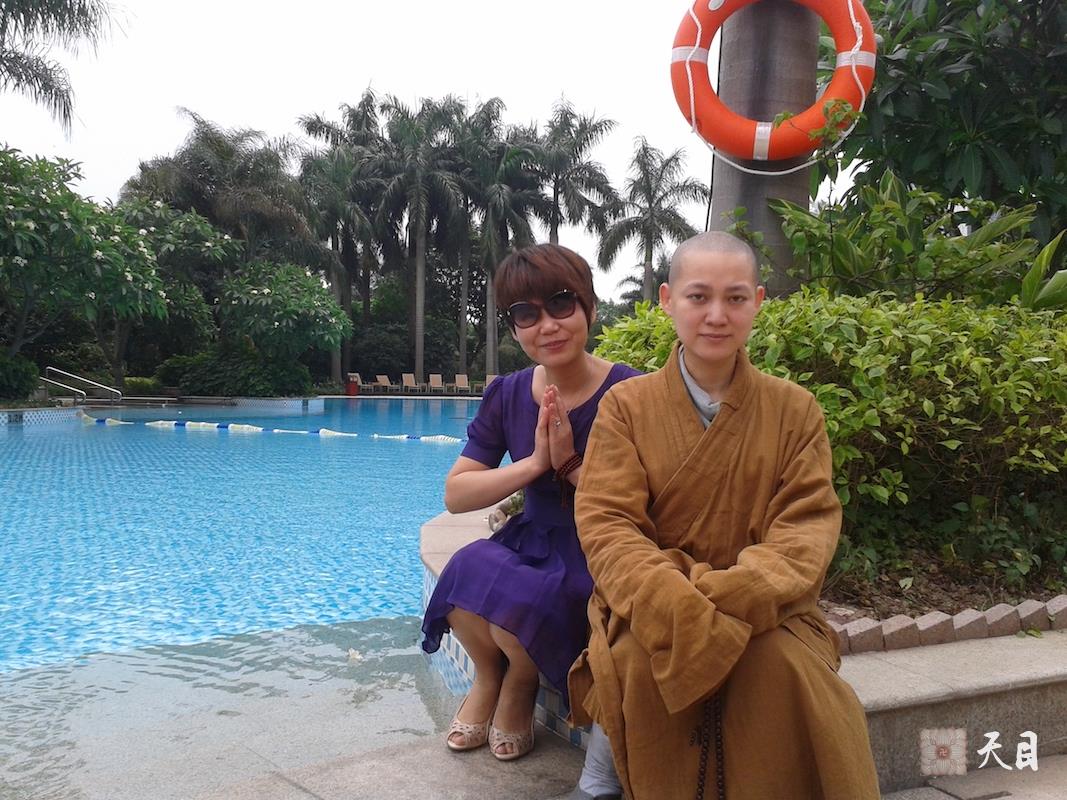 20140604果实法师在广州香格里拉游泳池边经行观想恩师圣观法师
