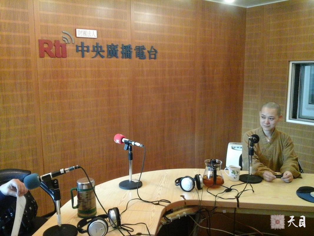 20140722果实法师在台北参观中央广播电台1