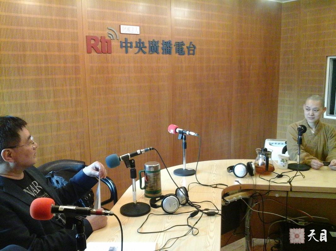 20140722果实法师在台北参观中央广播电台1