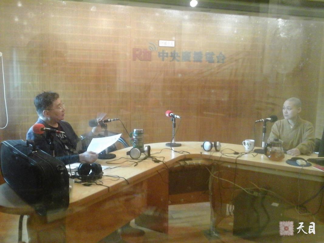 20140722果实法师在台北参观中央广播电台1