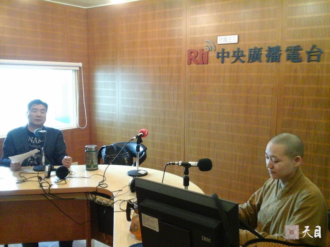 20140722果实法师在台北参观中央广播电台1