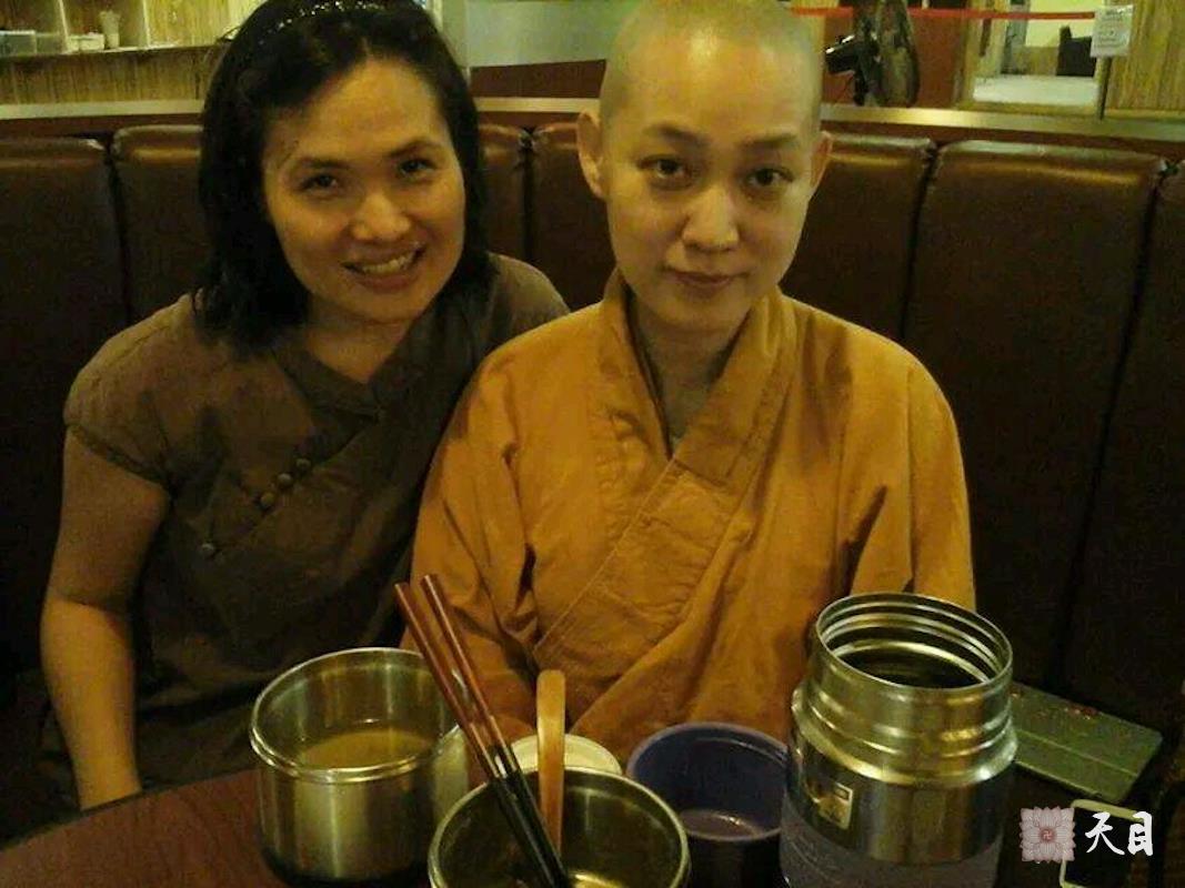 20140726果实法师去高雄佛光山祈福途中台南高铁站