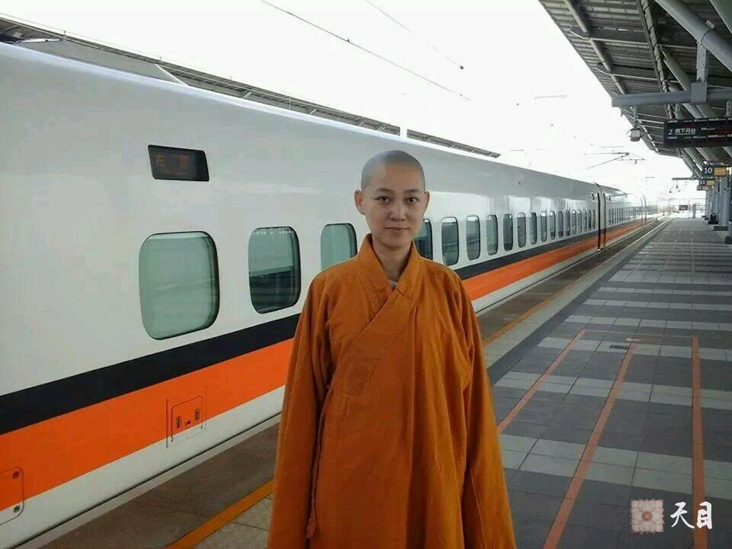 20140726果实法师去高雄佛光山祈福途中台南高铁站