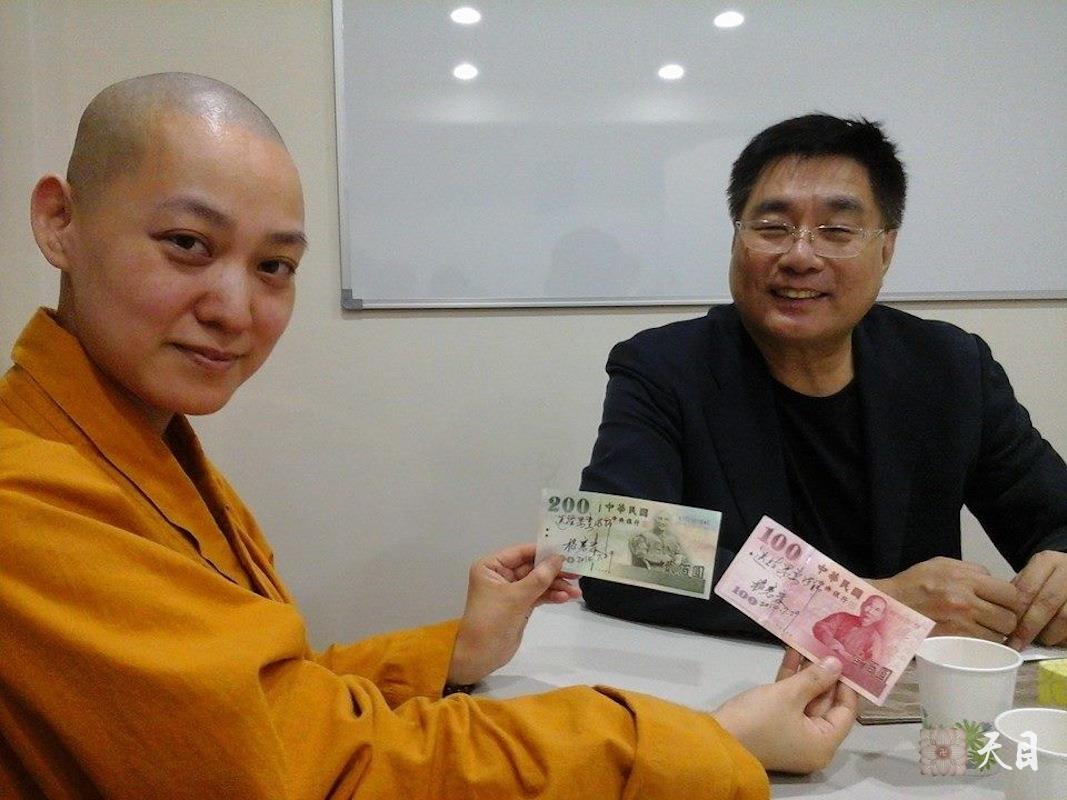 20140729果实法师与菩萨们齐聚魏千峯律师台北律所给恩师圣观法师祈福