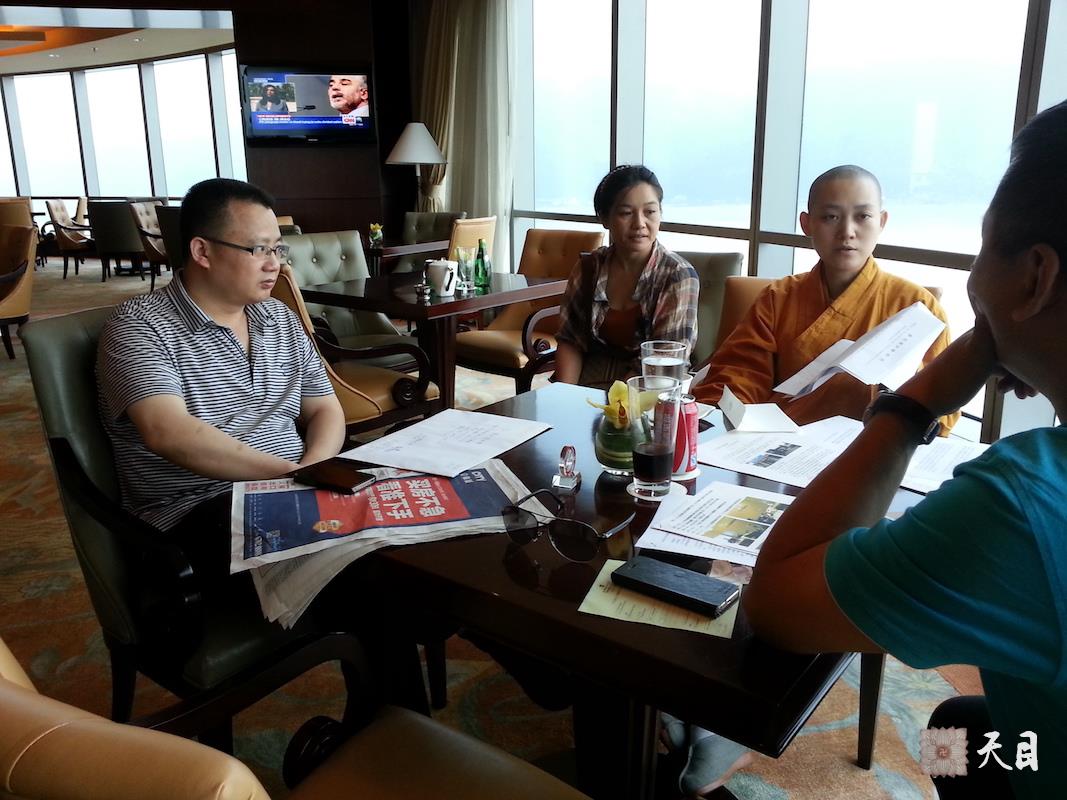 20140822果实法师在温州聘请弟子律师给恩师圣观法师代理受阻