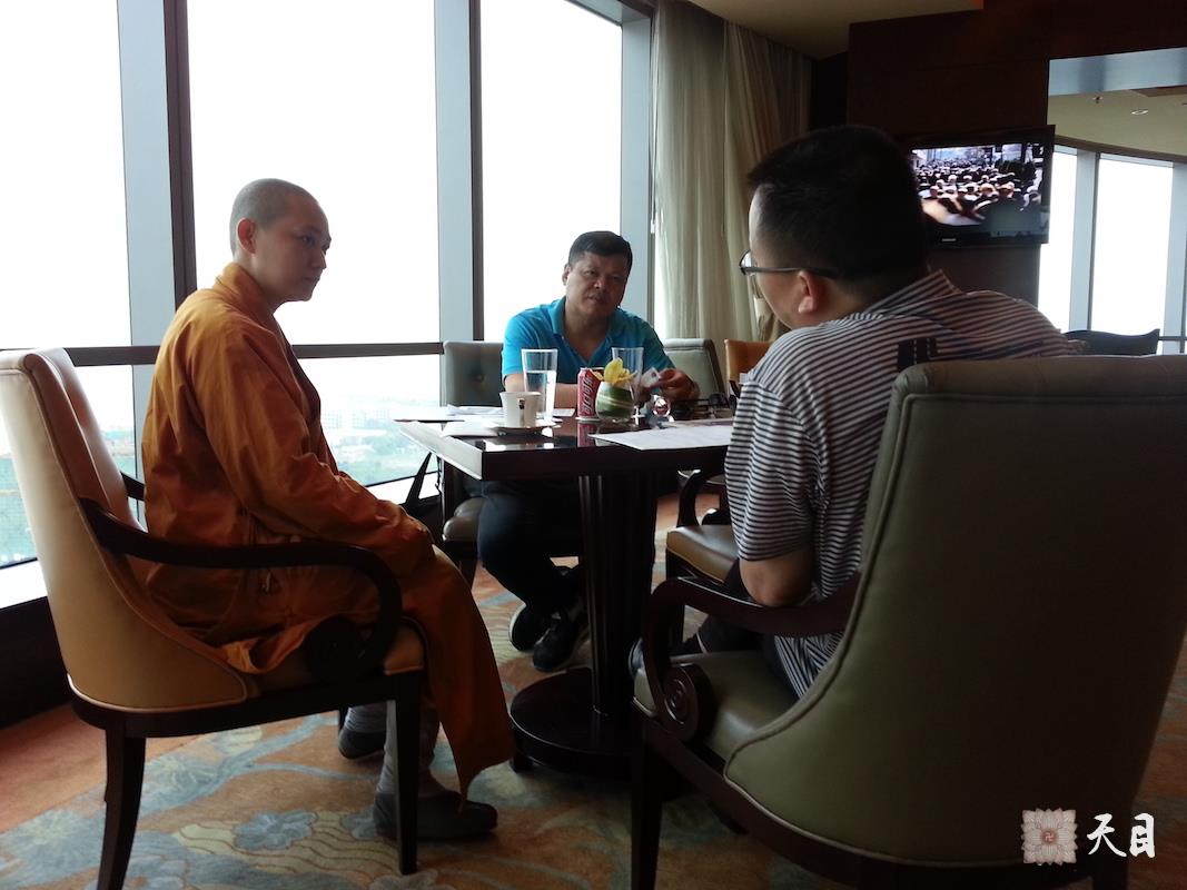 20140822果实法师在温州聘请弟子律师给恩师圣观法师代理受阻