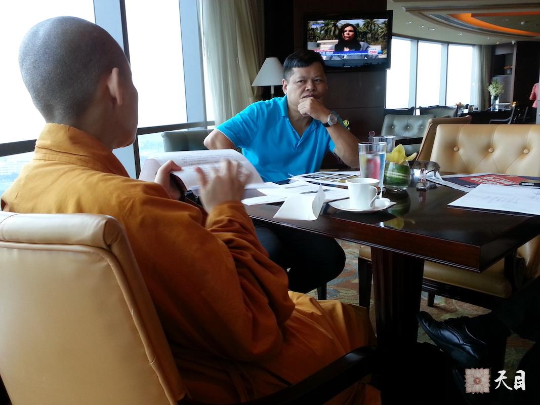 20140822果实法师在温州聘请弟子律师给恩师圣观法师代理受阻