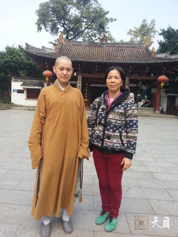 20141111果实法师在广州香格里拉当面听傅海律师汇报工作并率弟子信众一起给恩师圣观法师祈福1