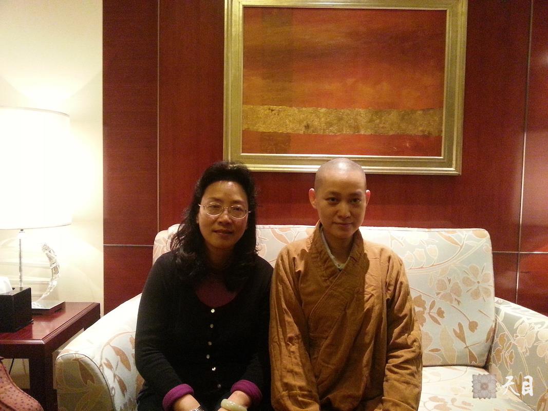 20141111果实法师在广州香格里拉当面听傅海律师汇报工作并率弟子信众一起给恩师圣观法师祈福3