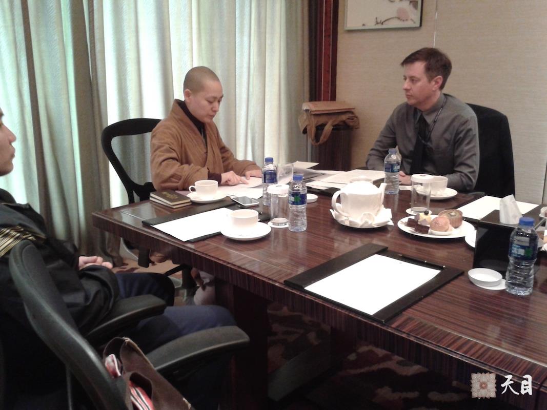 20141210果实法师在广州香格里拉给广州的美国驻华领事张瑞明先生讲法