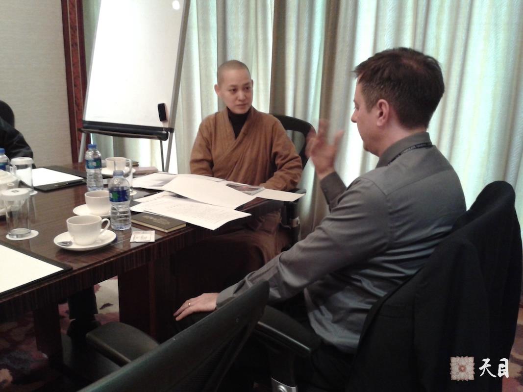 20141210果实法师在广州香格里拉给广州的美国驻华领事张瑞明先生讲法