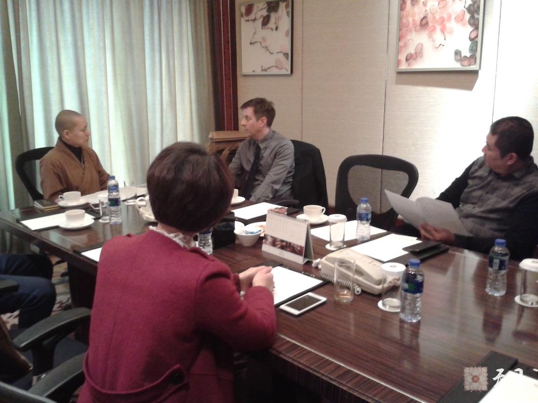 20141210果实法师在广州香格里拉给广州的美国驻华领事张瑞明先生讲法