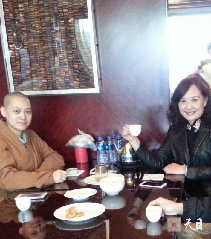 20141217、25果实法师和常彩常柔居士在广州香格里拉给恩师圣观法师祈福