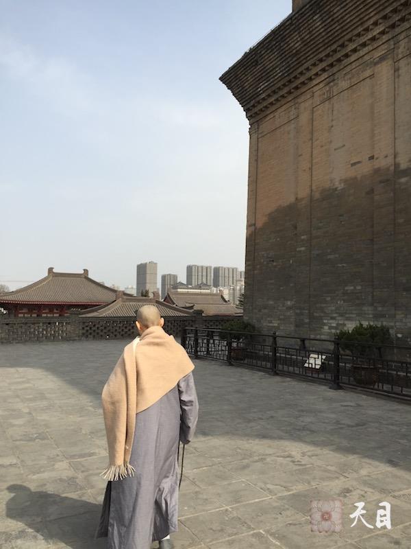 20150215果实法师带领果芳居士到西安大慈恩寺瞻仰大雁塔2