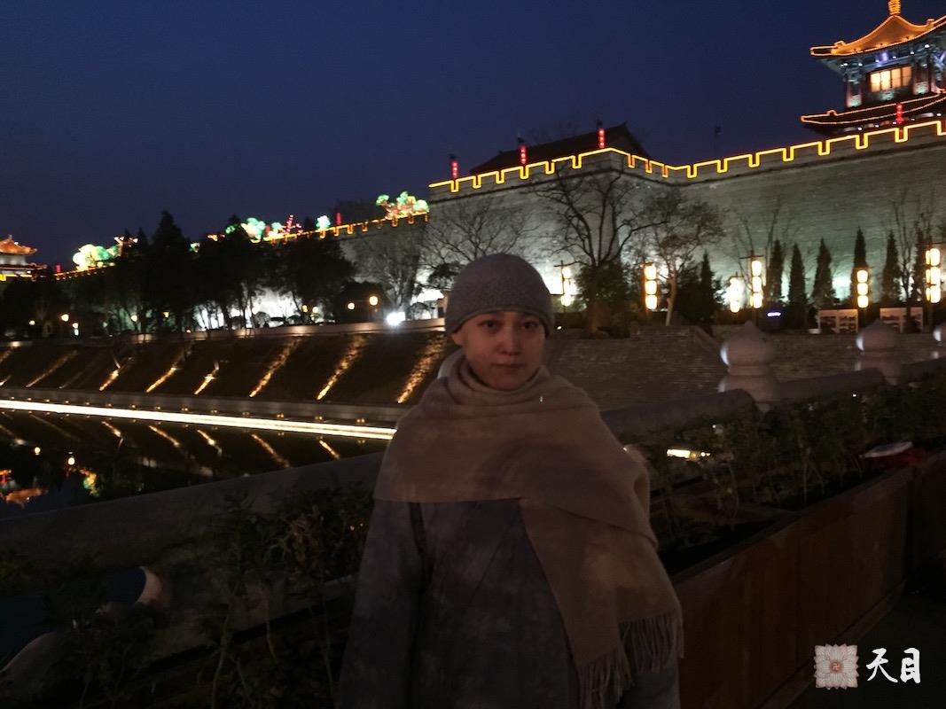 20150217果实法师果芳居士参观西安古城墙夜游钟楼1