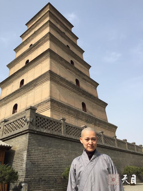 20150215果实法师带领果芳居士到西安大慈恩寺瞻仰大雁塔1