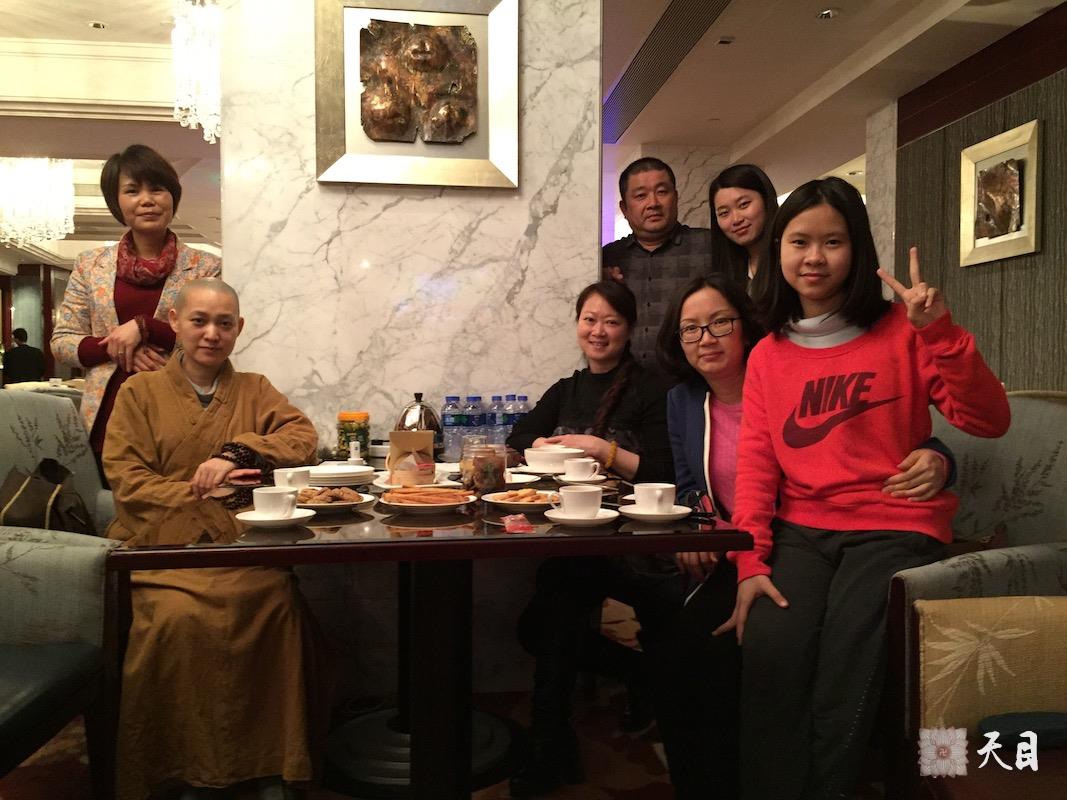 20150218果实法师除夕夜和信众在广州香格里拉一起给恩师圣观法师祈福