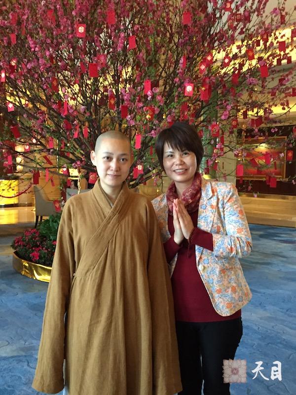 20150219果实法师农历新年初一广州香格里拉和常彩果芳果珍常戒居士给恩师圣观法师祈福