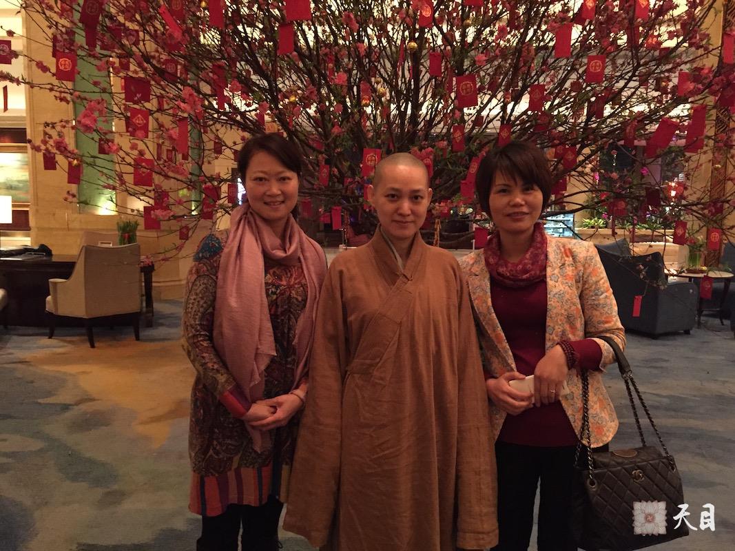 20150219果实法师农历新年初一广州香格里拉和常彩果芳果珍常戒居士给恩师圣观法师祈福