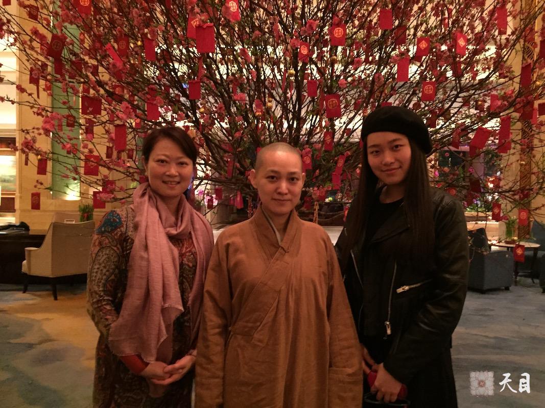 20150219果实法师农历新年初一广州香格里拉和常彩果芳果珍常戒居士给恩师圣观法师祈福