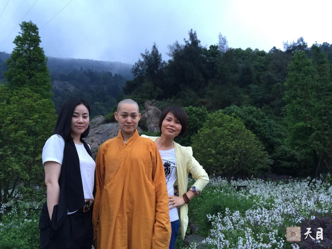 20150516果实法师和常彩常意居士游览温州黄石公园