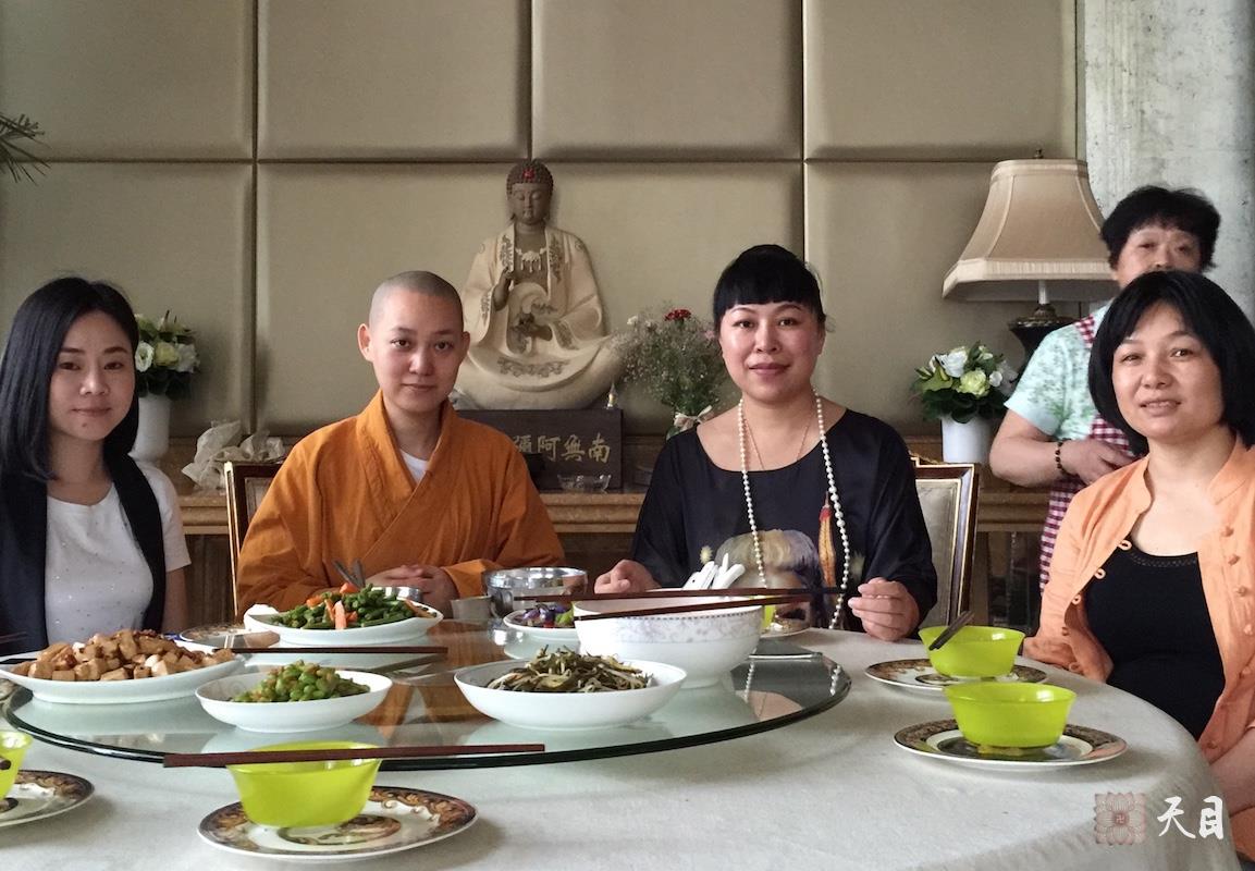 20150516果实法师应果然供养在果然温州绿城家吃饭