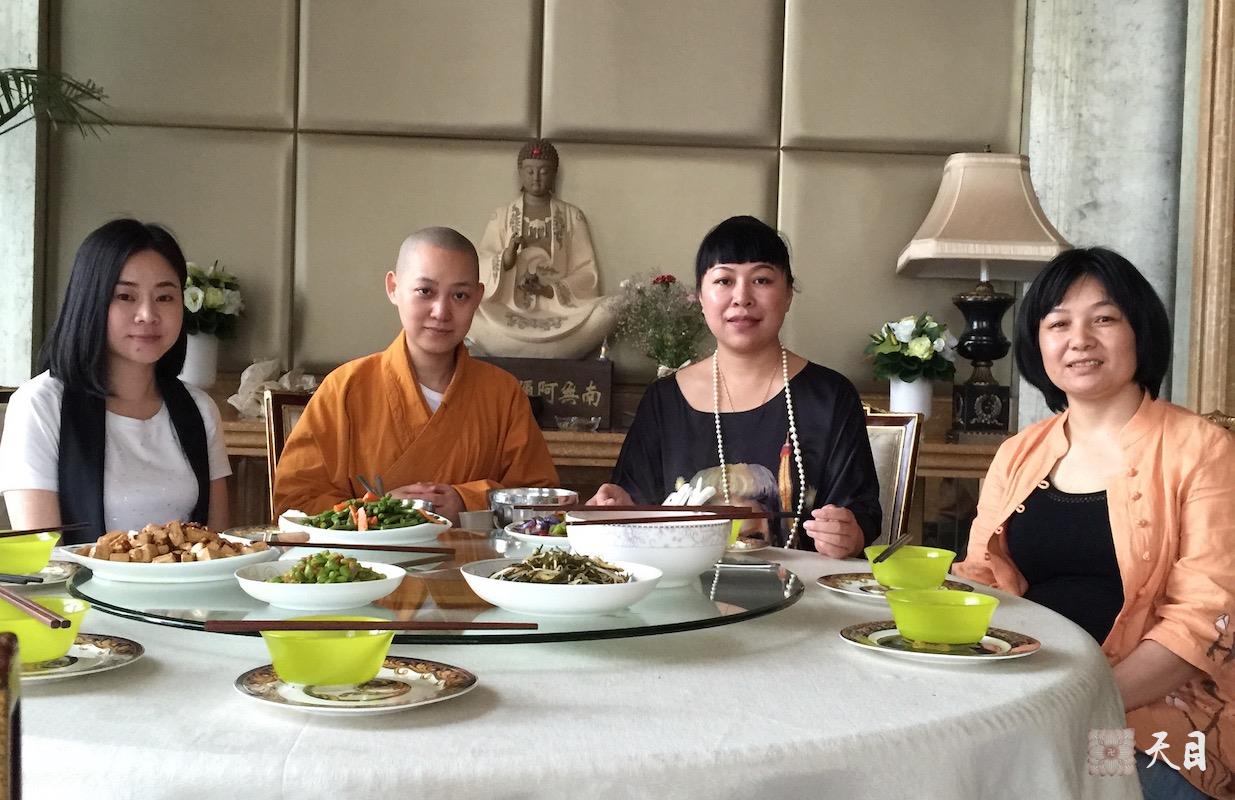 20150516果实法师应果然供养在果然温州绿城家吃饭