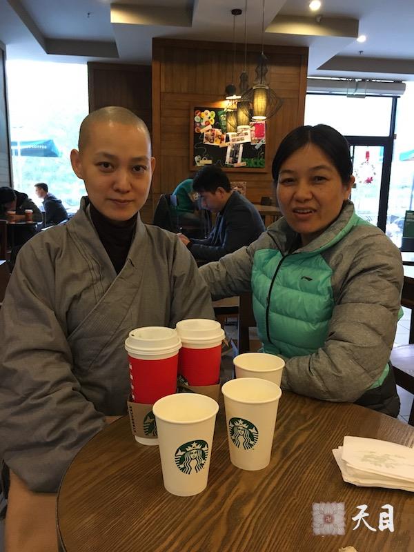 20151115果实法师和常顺常意居士在西安万达星巴克