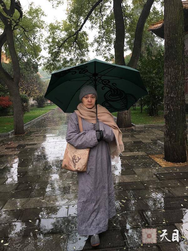 20151117果实法师常顺常意居士雨中西安碑林博物馆2