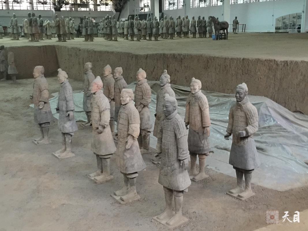 20151119果实法师西安常意居士护持下参观兵马俑