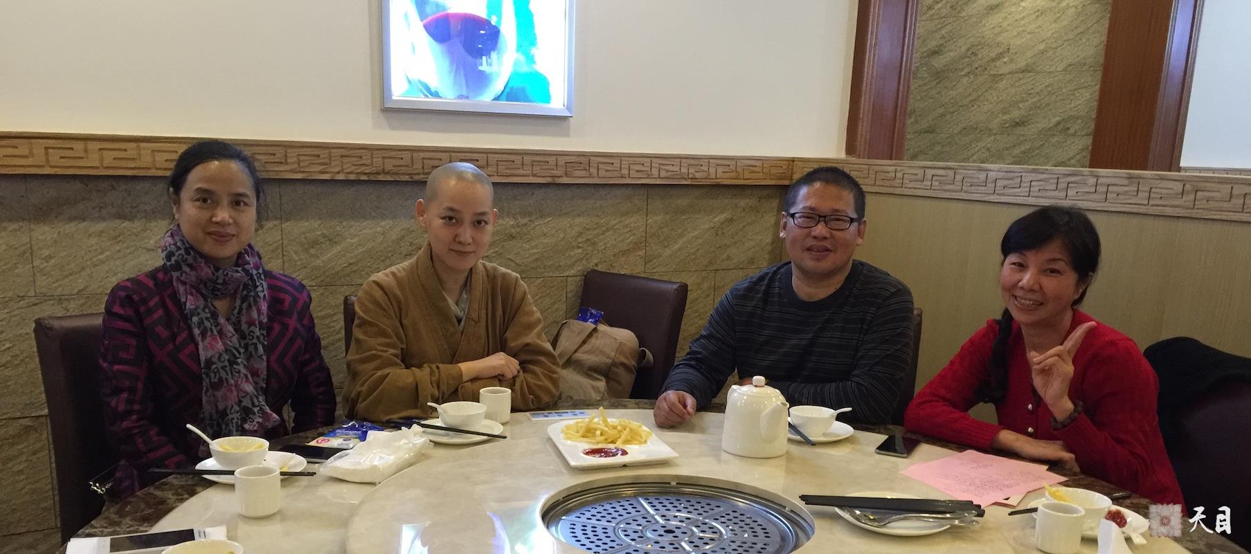 20151223果实法师和常彩居士常贤居士果信居士傅海律师齐聚广州碧桂园给恩师圣观法师祈福